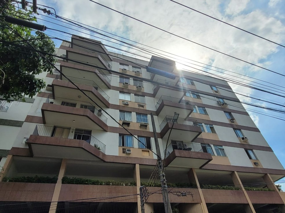 Prédio de onde o menino Hallan caiu no Andaraí, na Zona Norte do Rio — Foto: Cristina Boeckel/ g1