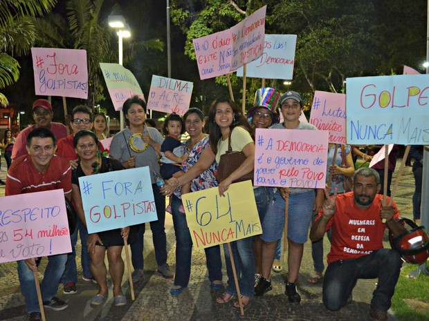 Ato contou com a presença de movimentos ligados aos direitos das mulheres e negros e estudantes (Foto: Quésia Melo/G1)