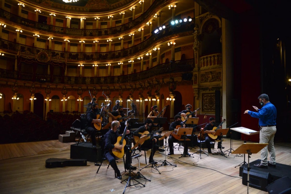 Orquestra de Violões apresenta 'Clássicos ao Violão' em live no Teatro Amazonas | Amazonas | G1