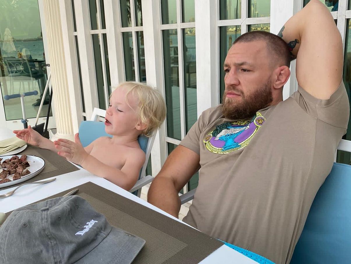 Conor McGregor com seu filho de três anos (Foto: Reprodução / Facebook)