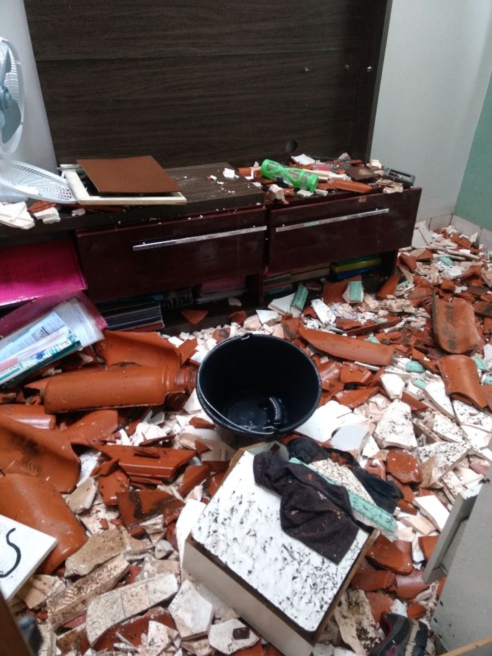 Objetos foram danificados com o raio (Foto: Arquivo Pessoal)