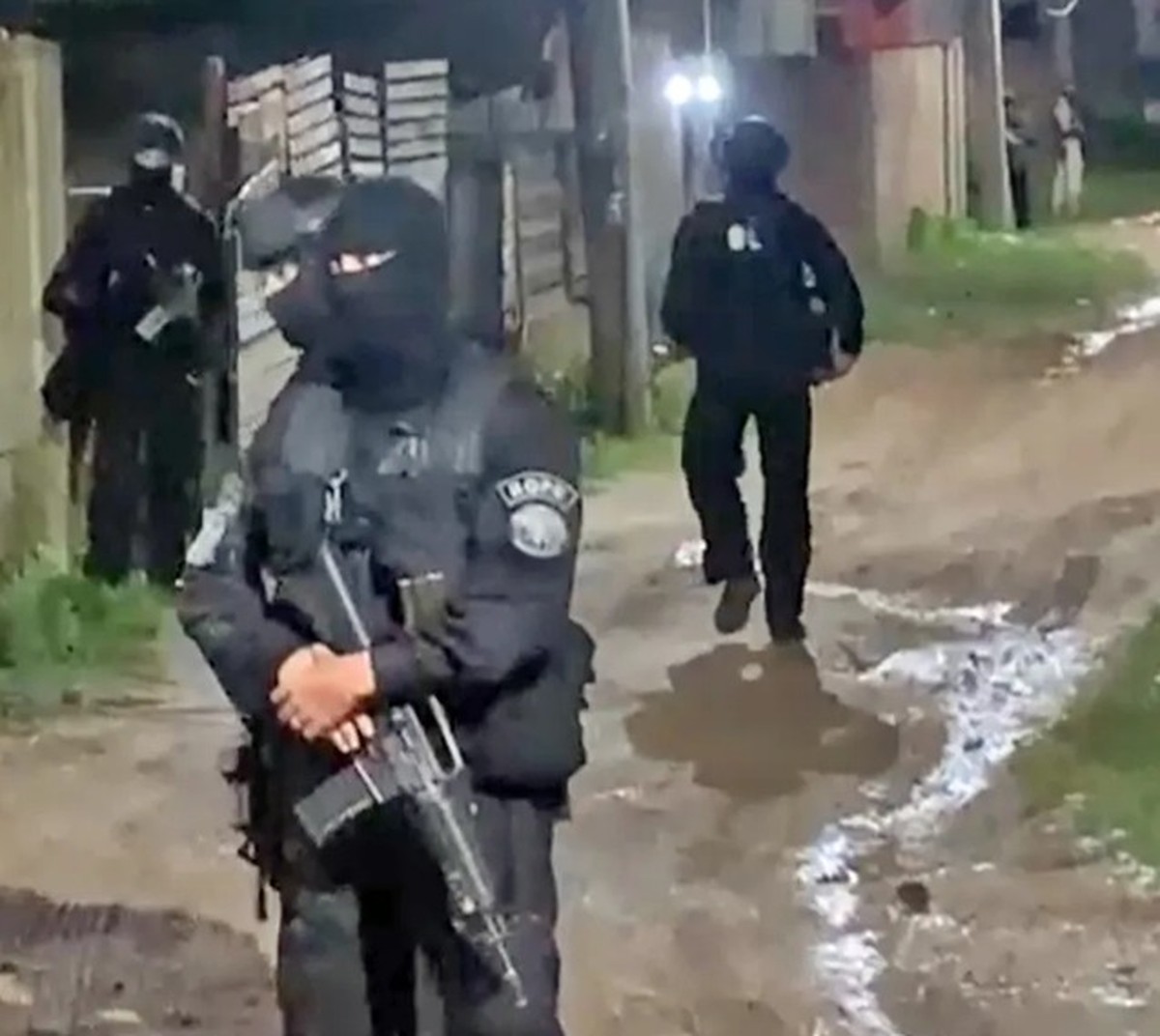 Bope Tenta Prender Miliciano Zinho Em Santa Cruz E Criminosos Reagem A 