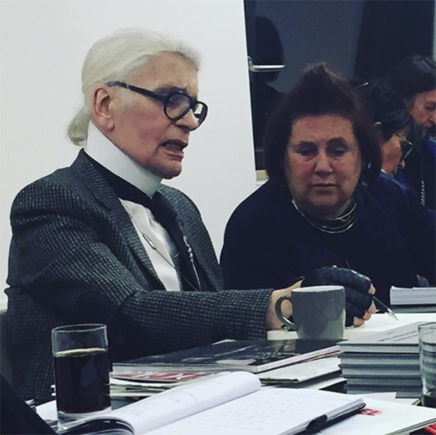 Choupette’s gone! And I’ve got Karl back to explain all about the Chanel Metier d’Arts show in Hamburg - once the Lagerfeld family’s home town (Foto: @suzymenkesvogue)