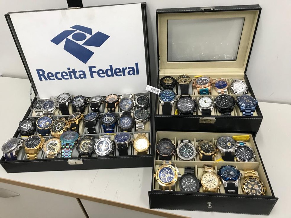 Foram apreendidos pela Receita Federal pelo menos 44 relógios novos — Foto: Divulgação/Receita Federal