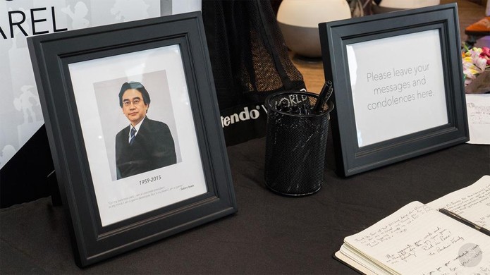 Nintendo World Store de Nova York abriu espaço para um memorial ao falecido Presidente da empresa (Foto: Reprodução/My Nintendo News)