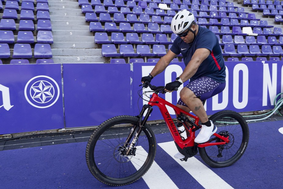 Ronaldo Fenômeno pedalou 500 km para cumprir promessa