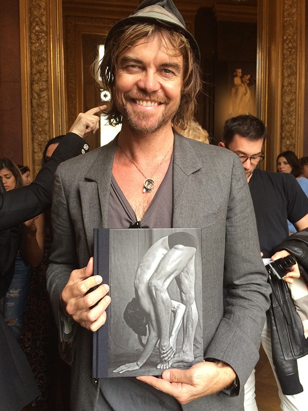 Michael Brooks with his new book, Les Danseurs (Published by Damiani this autumn)   (Foto: Suzy Menkes)