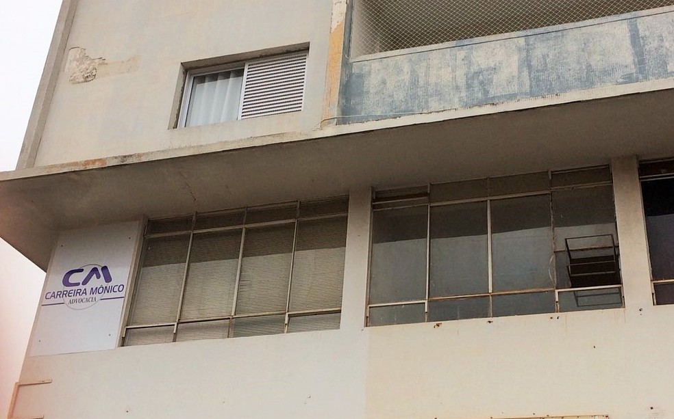 Vítima foi baleada em seu escritório em edifício de Presidente Venceslau (Foto: Amanda Monteiro/Portal Bueno)