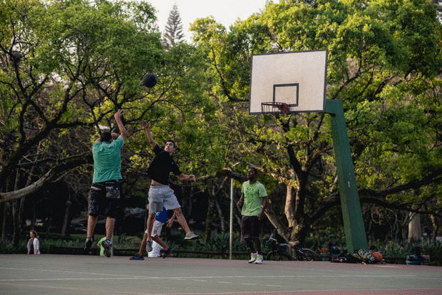 GIF - sequência basquete, 60 anos do Parque Ibirapuera (Foto: Marcelo Brandt/G1)