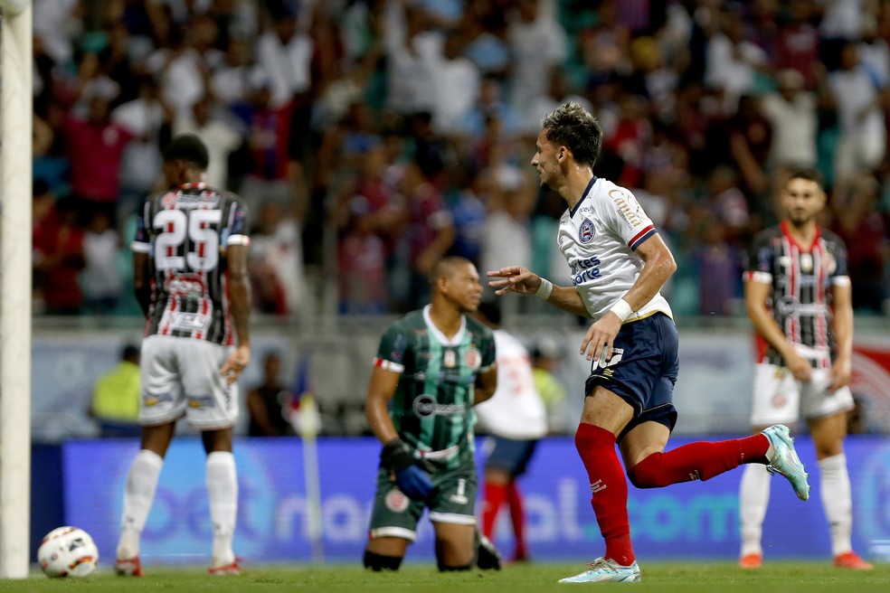 Biel comemora gol marcado com a camisa do Bahia — Foto: Felipe Oliveira / EC Bahia