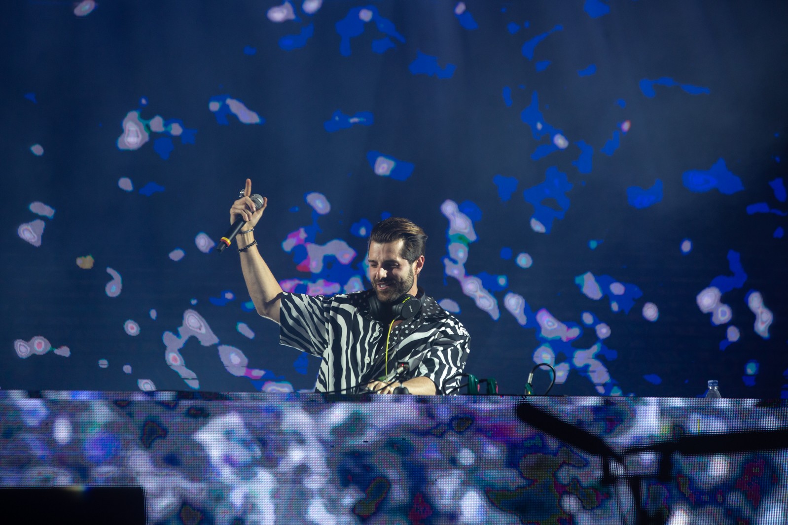 Alok celebra aniversário de 31 anos com night party em Barretos e homenagem a Marília Mendonça