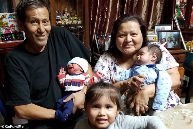 Vidal, sua esposa e três netos (Foto: Reprodução/Daily Mail)