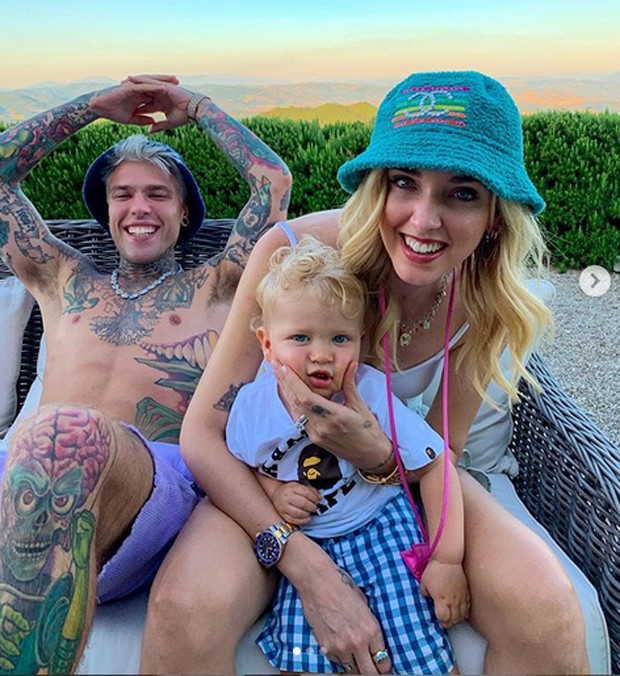Fedez e Chiara Ferragni com o filho do casal, Leone (Foto: Reprodução Instagram)