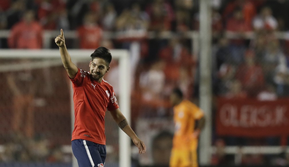 Benítez, em 2018, pelo Independiente — Foto: Natacha Pisarenko/AP