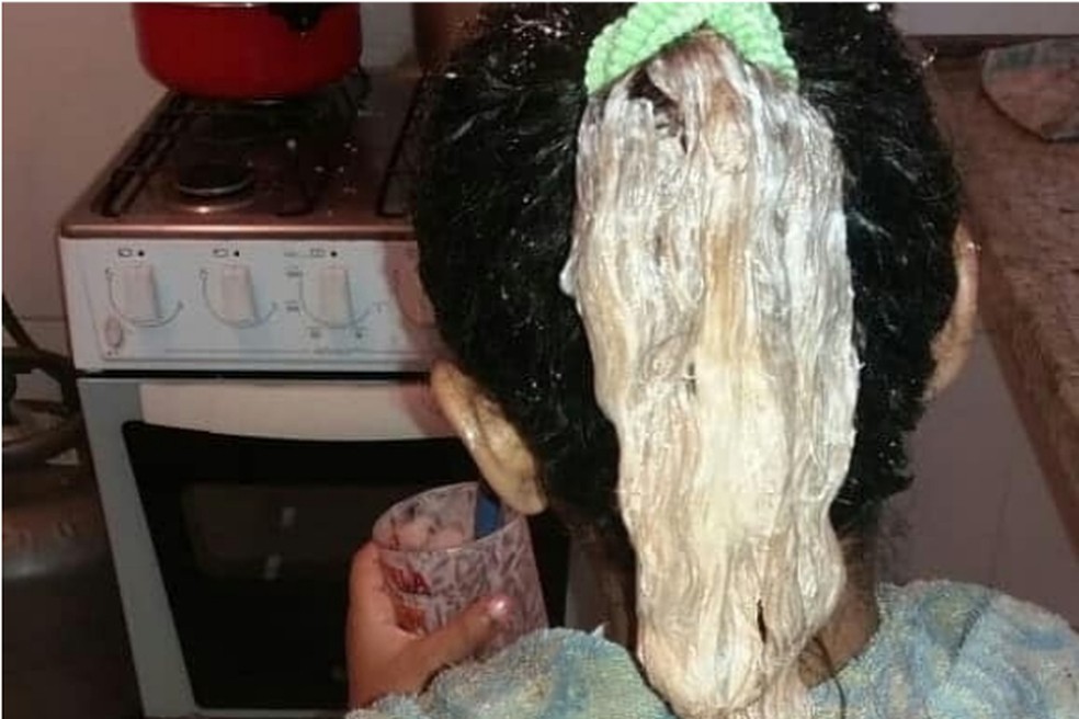 CrianÃ§a tem cabelo pintado por madrasta sem a autorizaÃ§Ã£o da mÃ£e â Foto: DivulgaÃ§Ã£o