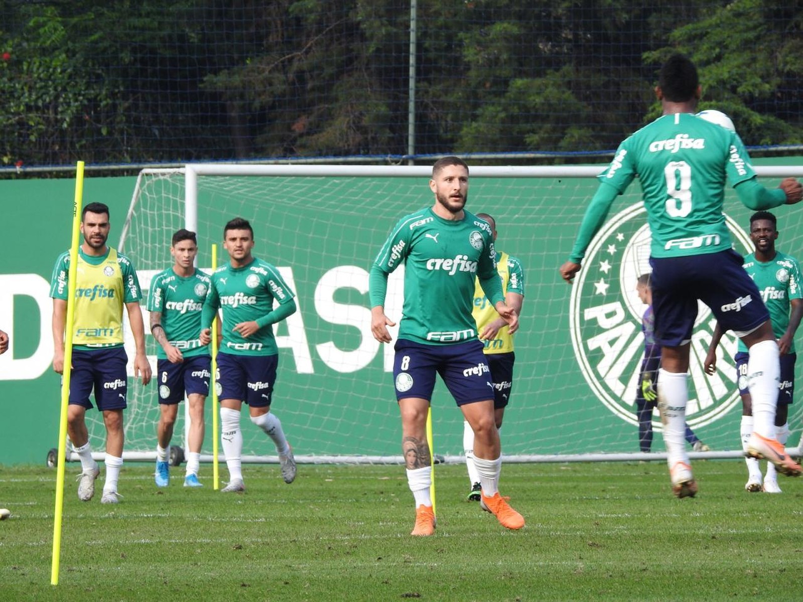 Com time desfalcado, Palmeiras começa a semana na Academia