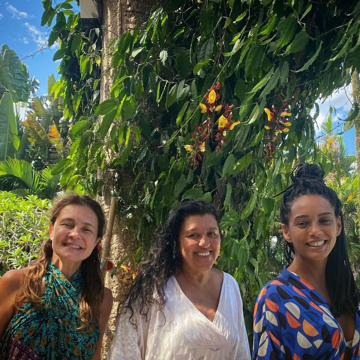 Regina Case Posa Com Adriana Esteves E Tais Araujo Matando A Saudade Famosos Gshow