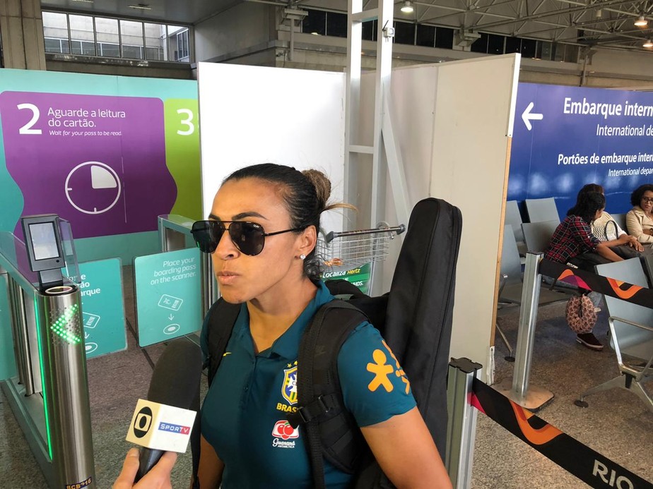 Rumo Ã  Copa! SeleÃ§Ã£o brasileira feminina embarca para a disputa do Mundial: 