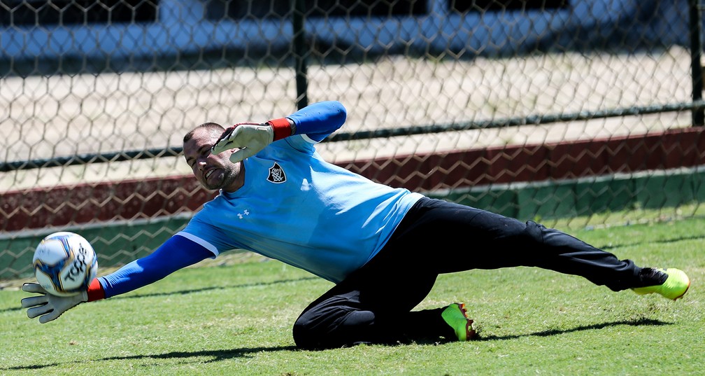 Agenor em treino do Fluminense — Foto: Lucas Merçon
