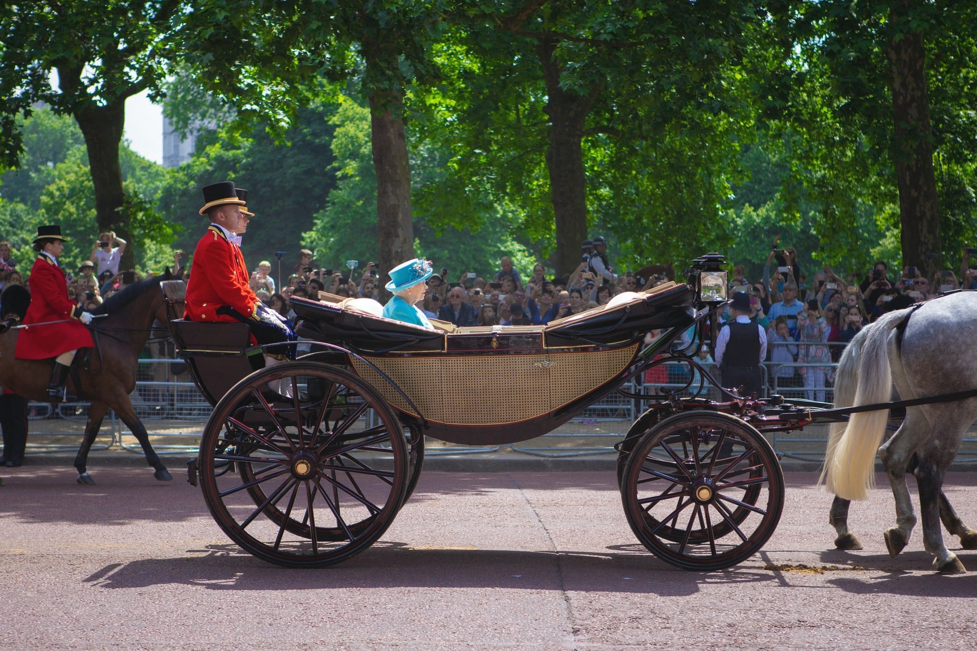 Rainha Elizabeth II tem o terceiro reinado mais longo da história; veja os outros (Foto: Mark de Jong/ Unsplash)