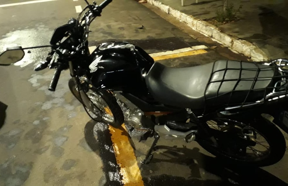 Casal estava na motocicleta atingida pelo veículo em Assis — Foto: The Brothers/ Divulgação 