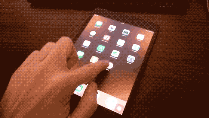 iOS 9 exibirá um botão com a ativação do AssistiveTouch (Foto: Elson de Souza/TechTudo)