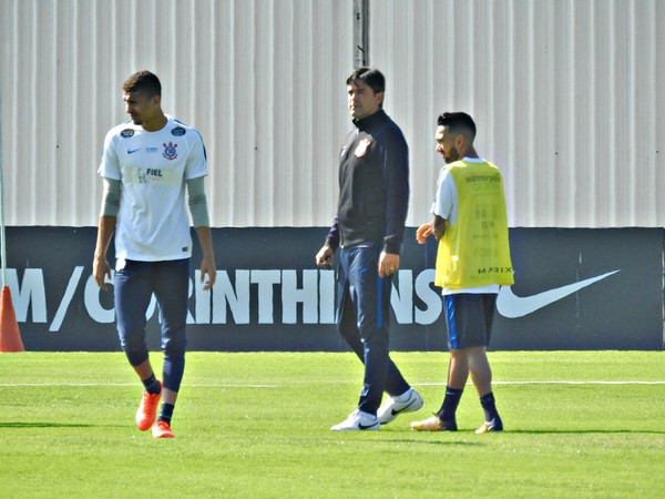 Carille volta ao Corinthians e convoca 22 jogadores contra o Flu; veja lista