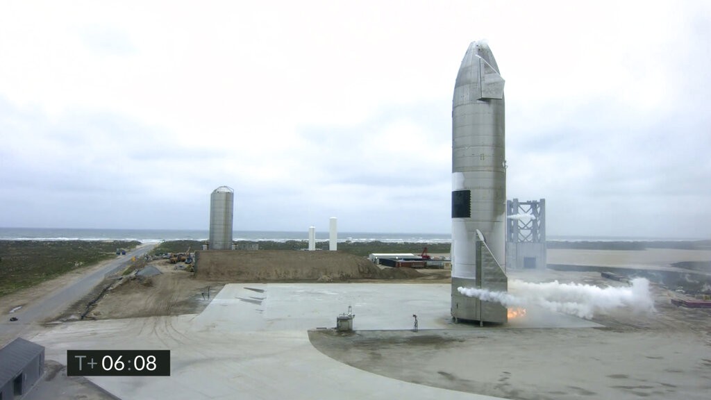 Foguete da SpaceX pousa com sucesso pela 1ª vez nos EUA após teste thumbnail