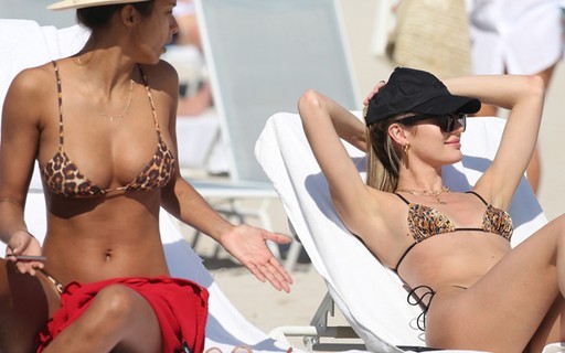 Angels Lais Ribeiro e Candice Swanepoel curtem praia em Miami