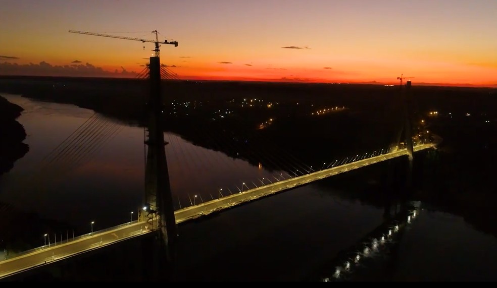 Parte da iluminação noturna da Ponte da Integração — Foto: Itaipu Binacional 