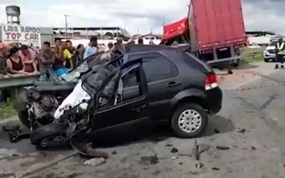 Homem morre após acidente na BR-116 — Foto: Reprodução/TV Bahia