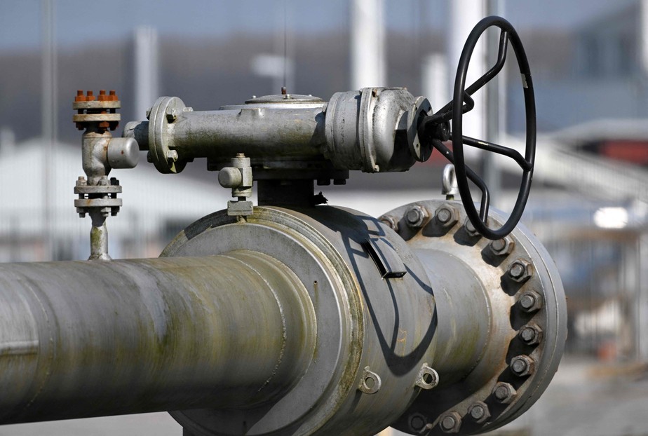 Controlador de fornecimento de gás é retratado em operadora de transmissão em Werne, Alemanha
