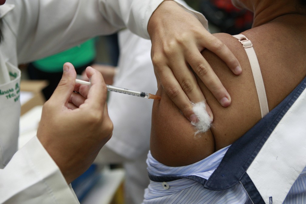 Vacinação contra a febre amarela em Uberlândia em foto de 15 de fevereiro de 2018 (Foto: p10luz/Secom/PMU)