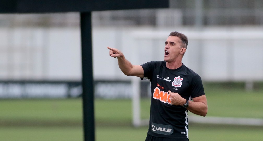 Mancini passa a ser criticado internamente no Corinthians por escolhas erradas