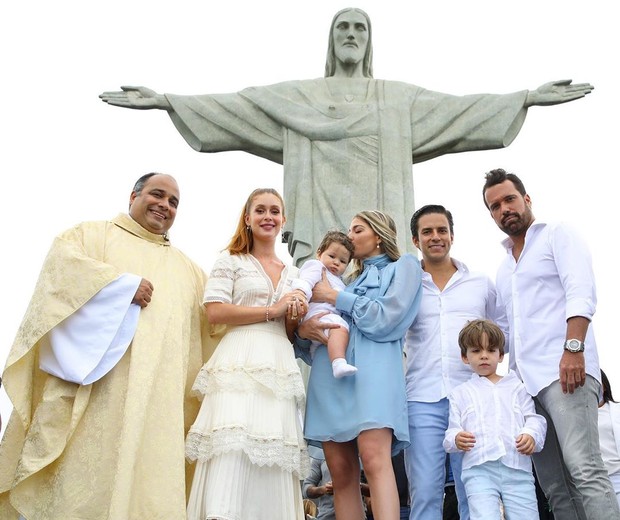 Luma Costa e Marina Ruy Barbosa no batizado de Eduardo (Foto: Reprodução/Instagram)