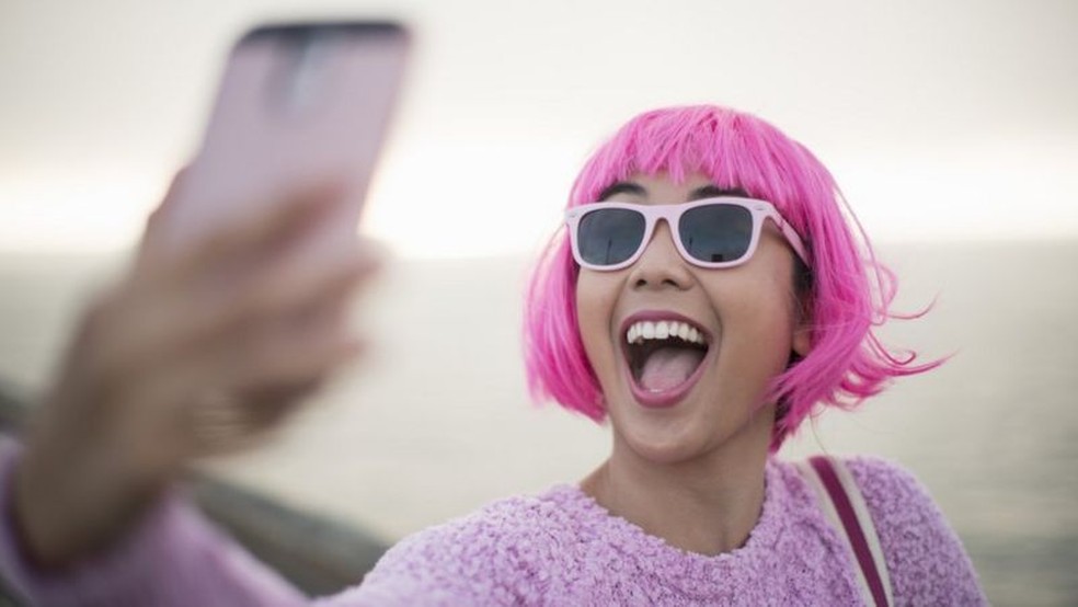 Você costuma postar selfies em alguma rede social? Com que frequência? — Foto: Getty Images via BBC
