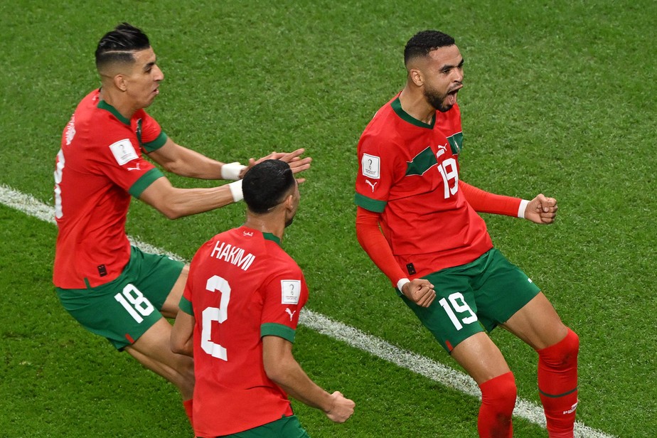 En-Nesyri, camisa 19 do Marrocos, comemora o gol marcado no primeiro tempo contra Portugal