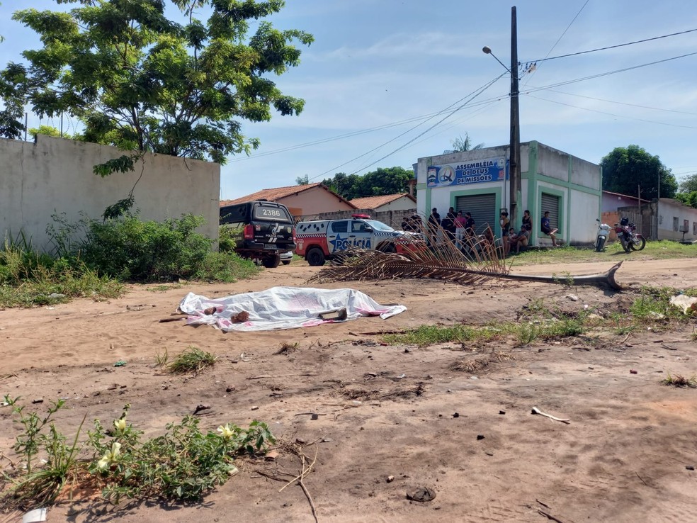Corpo foi encontrado na manhã deste domingo, 12, no bairro Alvorada, em Santarém — Foto: Érique Figueirêdo/TV Tapajós 