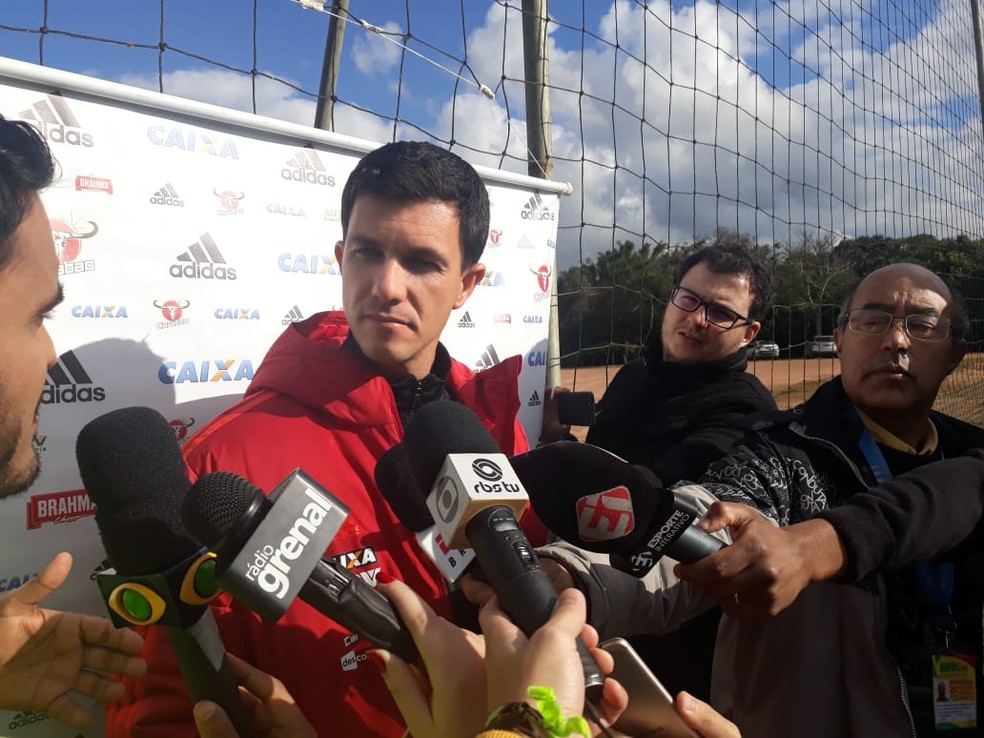 Coletiva de Maur&iacute;cio Barbieri em Viam&atilde;o, no Rio Grande do Sul (Foto: Beto Azambuja/GloboEsporte.com)