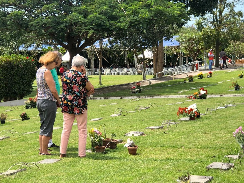 No dia dos pais, mais de 10 mil pessoas são esperadas em cemitérios de Natal  | Rio Grande do Norte | G1