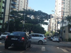 Corte de energia deixou semáforos apagados em avenidas de Goiânia (Foto: Sílvio Túlio/G1)
