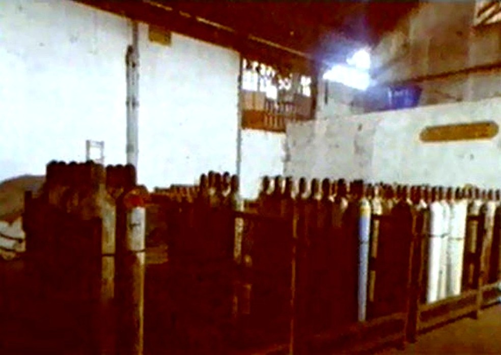 Cilindros estão dentro de armazém no Porto de Santos (Foto: Reprodução/TV Tribuna)