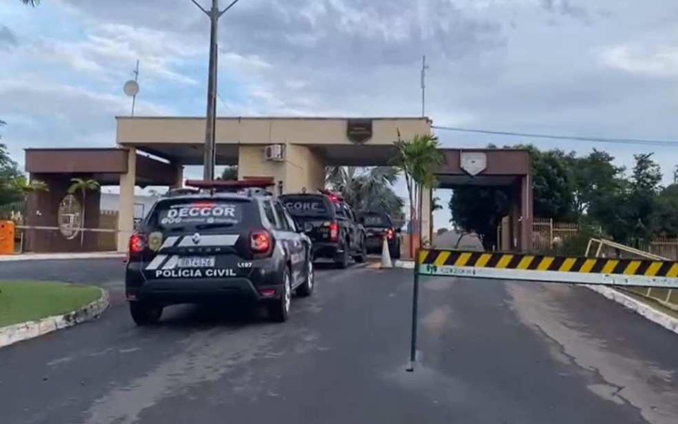 Operação contra corrupção cumpre mandados em condominio fechado, em Goiás — Foto: Polícia Civil/Divulgação