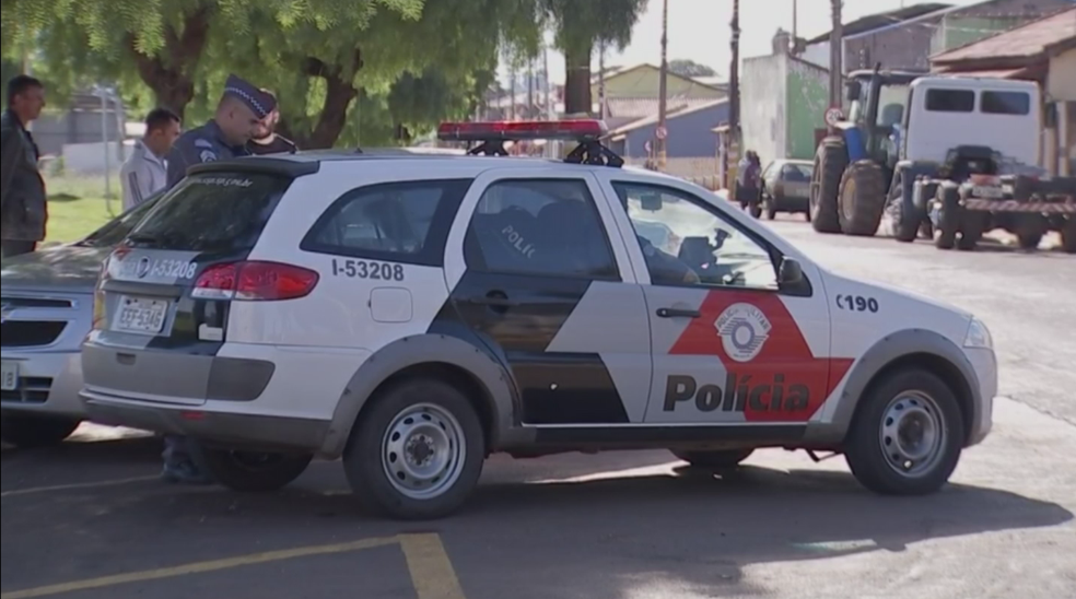 Policiais foram baleados e tiveram armas roubadas após abordagem (Foto: Reprodução/TV TEM)