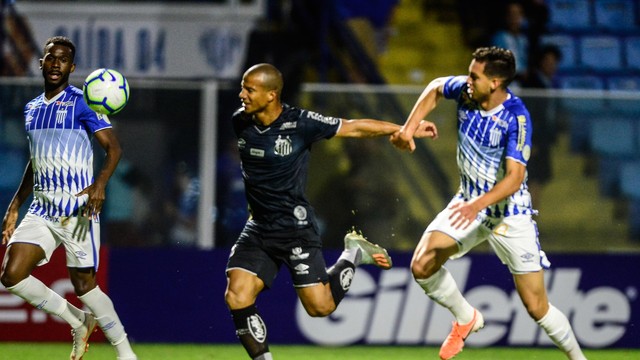 Avaí e Santos disputam a 31ª rodada do Brasileirão nesta quarta-feira