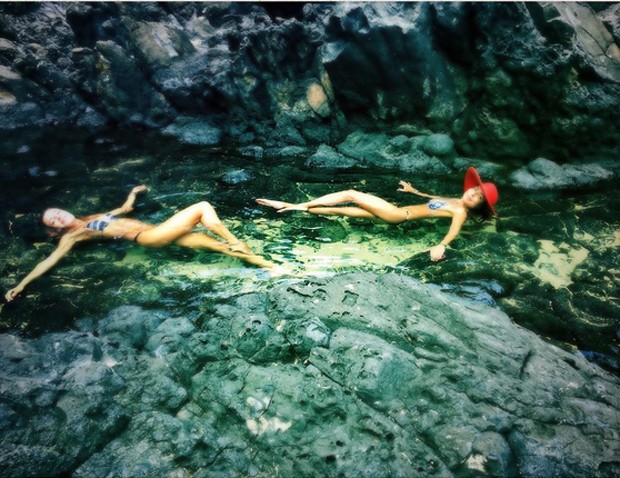 Anna Lima e Grazi Massafera em Fernando de Noronha (Foto: Reprodução Instagram)