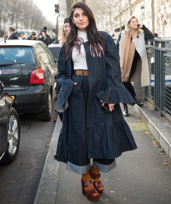 Sandália com meia esportiva é tendência em Paris (Foto: Joanna Totolici)