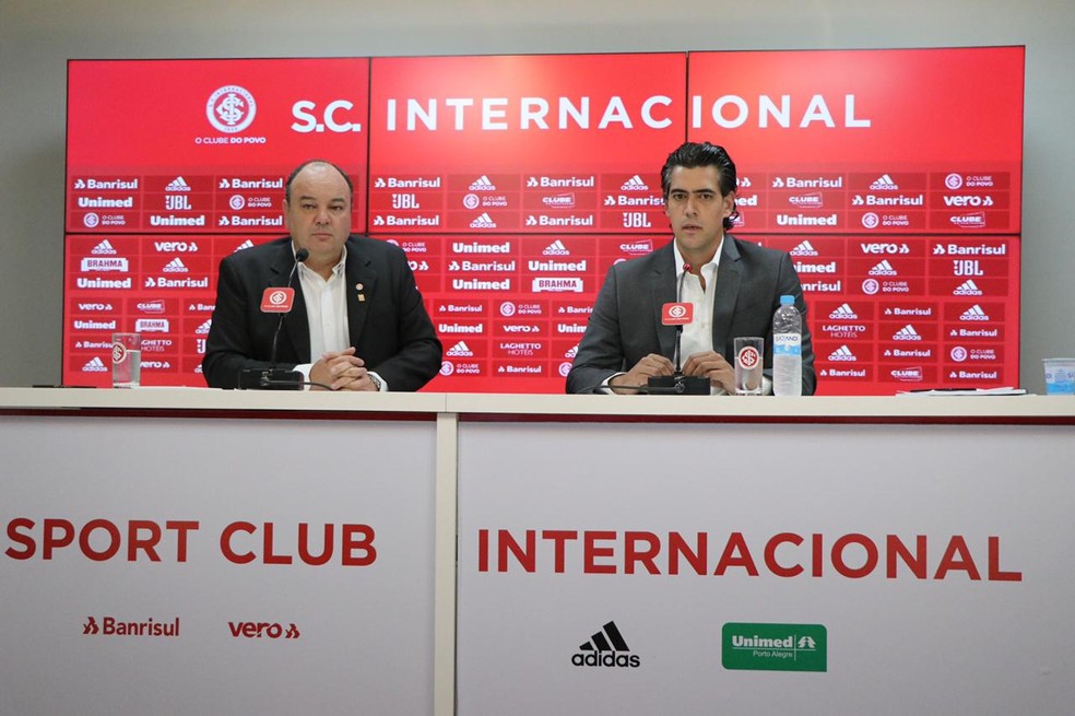Vice de futebol Jo&atilde;o Patr&iacute;cio Hermann, com o executivo Paulo Bracks &mdash; Foto: Ricardo Duarte/Divulga&ccedil;&atilde;o Inter