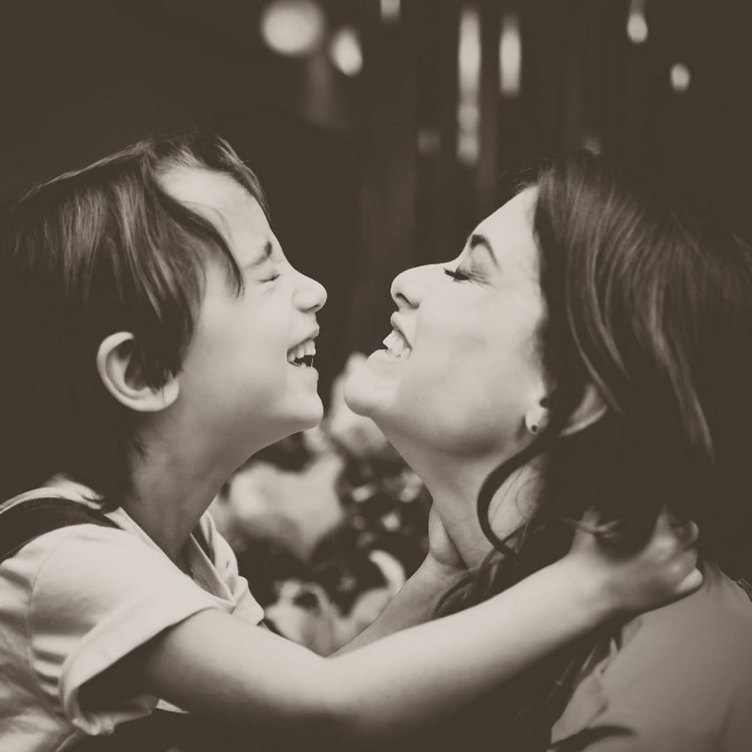 Alinne Moraes com seu filho Pedro (Foto: Reprodução: Instagram)