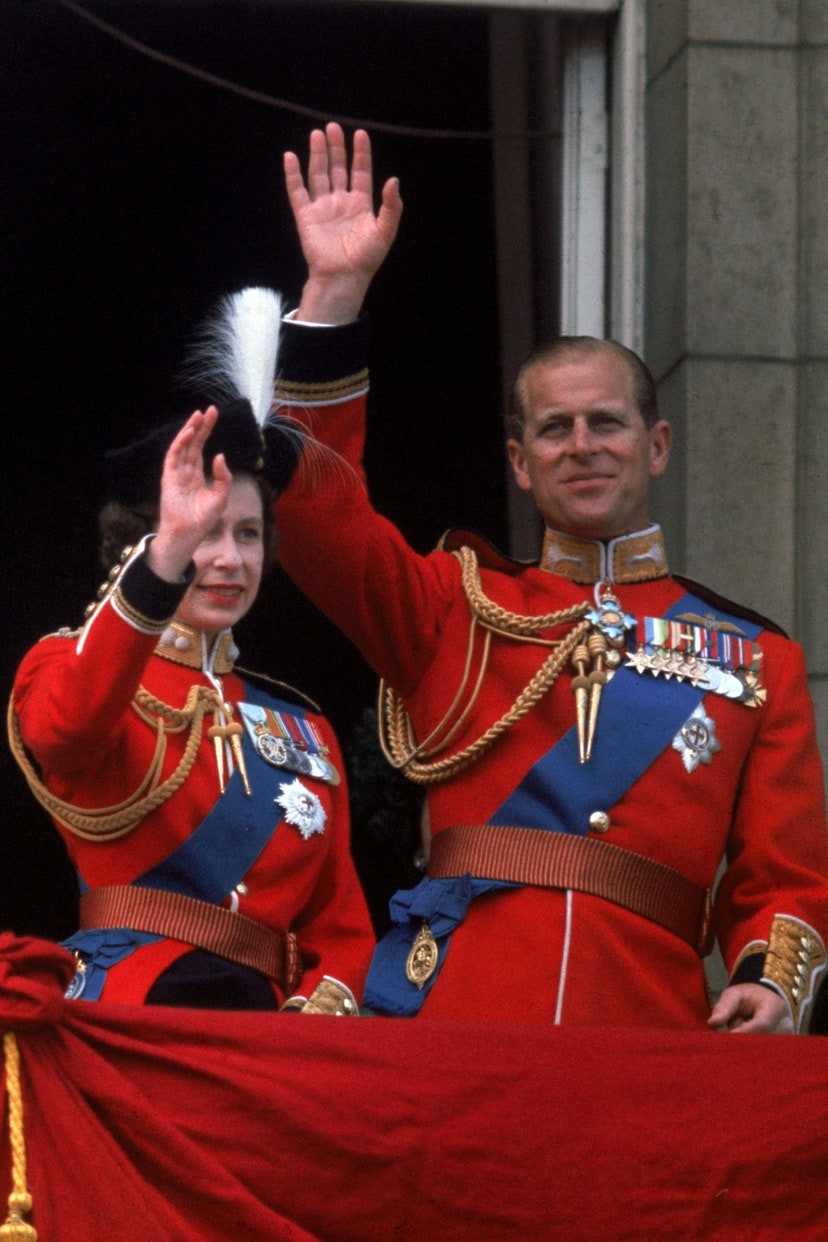 Aqui em trajes oficiais, durante a Cerimônia da Tropa da Cor, em 1963, quando vestiu o uniforme oficial da guarda da rainha (Foto: Reprodução)